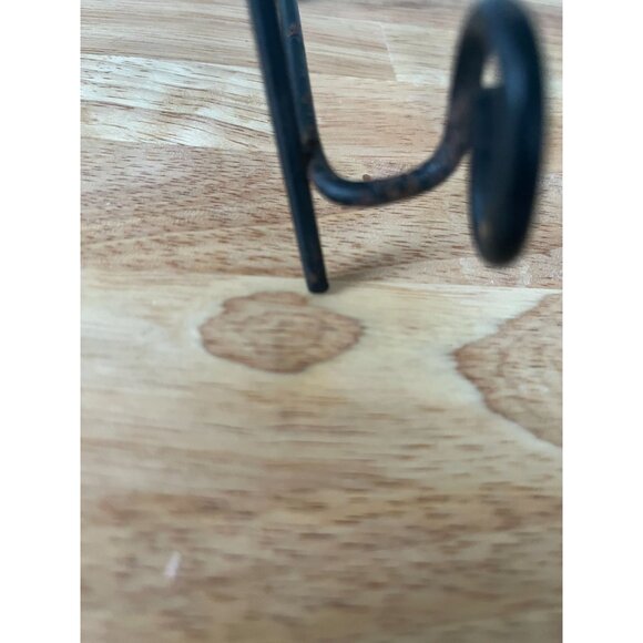 Apple-Shaped Black Metal Easel Stand For Photos & Plates - Picture 6 of 12